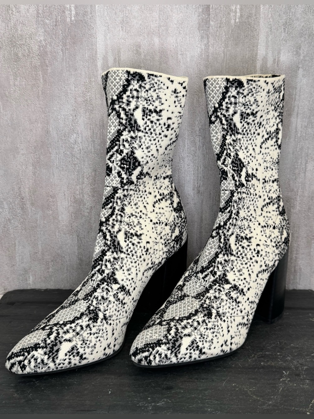 Steve Madden Women’s Trent Knit Ankle Booties White Snake Print - Picture 2 of 9